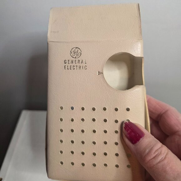 General Electric 10 Transistor Radio With Case WORKS - Picture 9 of 10